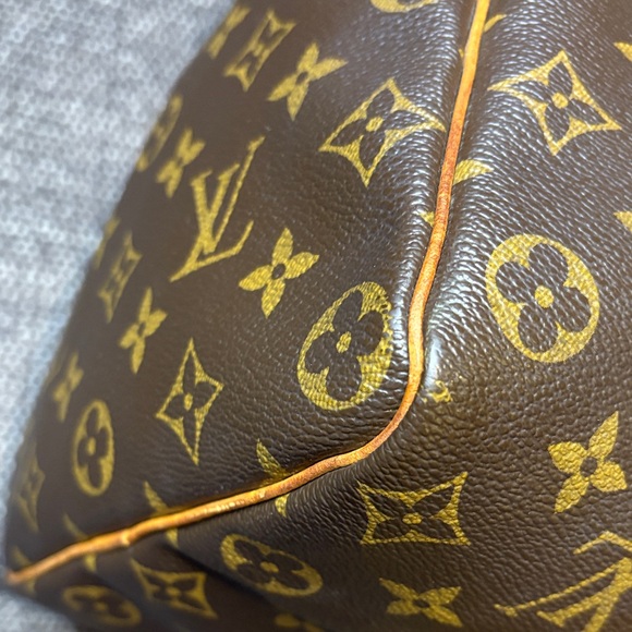 Louis Vuitton Speedy 35 Monogram Bag - Picture 8 of 16